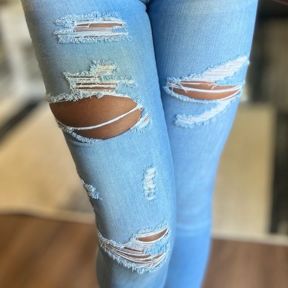 Distressed High Waisted Skinny Jeans, Light Wash, Juniors Size 7 - Picture 5 of 5